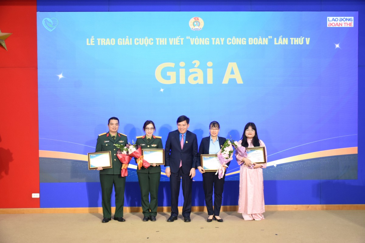 Trao giải Cuộc thi viết “Vòng tay Công đoàn” lần V: Hành trình gieo mầm yêu thương và lan tỏa giá trị nhân văn “Vòng tay Công đoàn” lần thứ V: Hành trình gieo mầm yêu thương và lan tỏa giá trị nhân văn