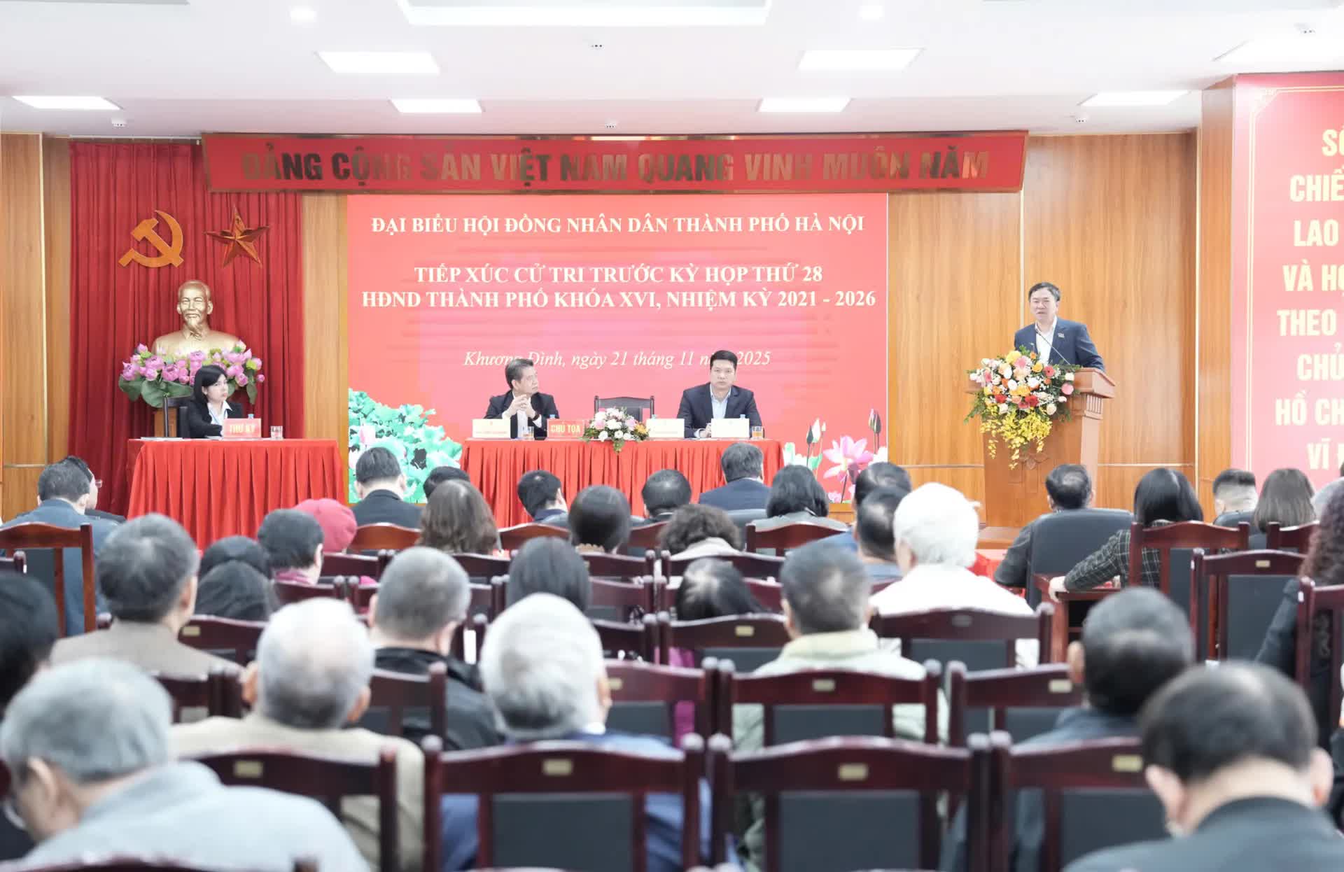 Cử tri kiến nghị nhiều vấn đề về cải tạo môi trường, chỉnh trang đô thị Cử tri kiến nghị nhiều vấn đề về cải tạo môi trường, chỉnh trang đô thị