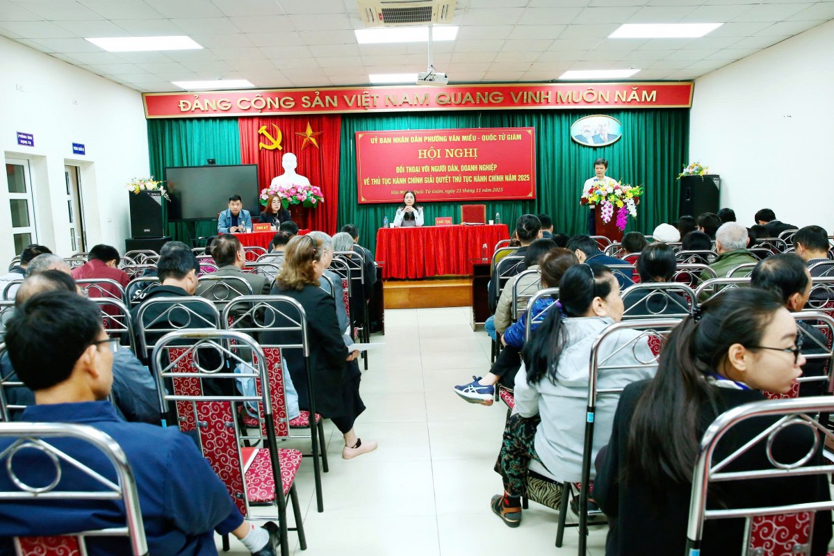 Nâng cao minh bạch thủ tục hành chính và chất lượng phục vụ nhân dân