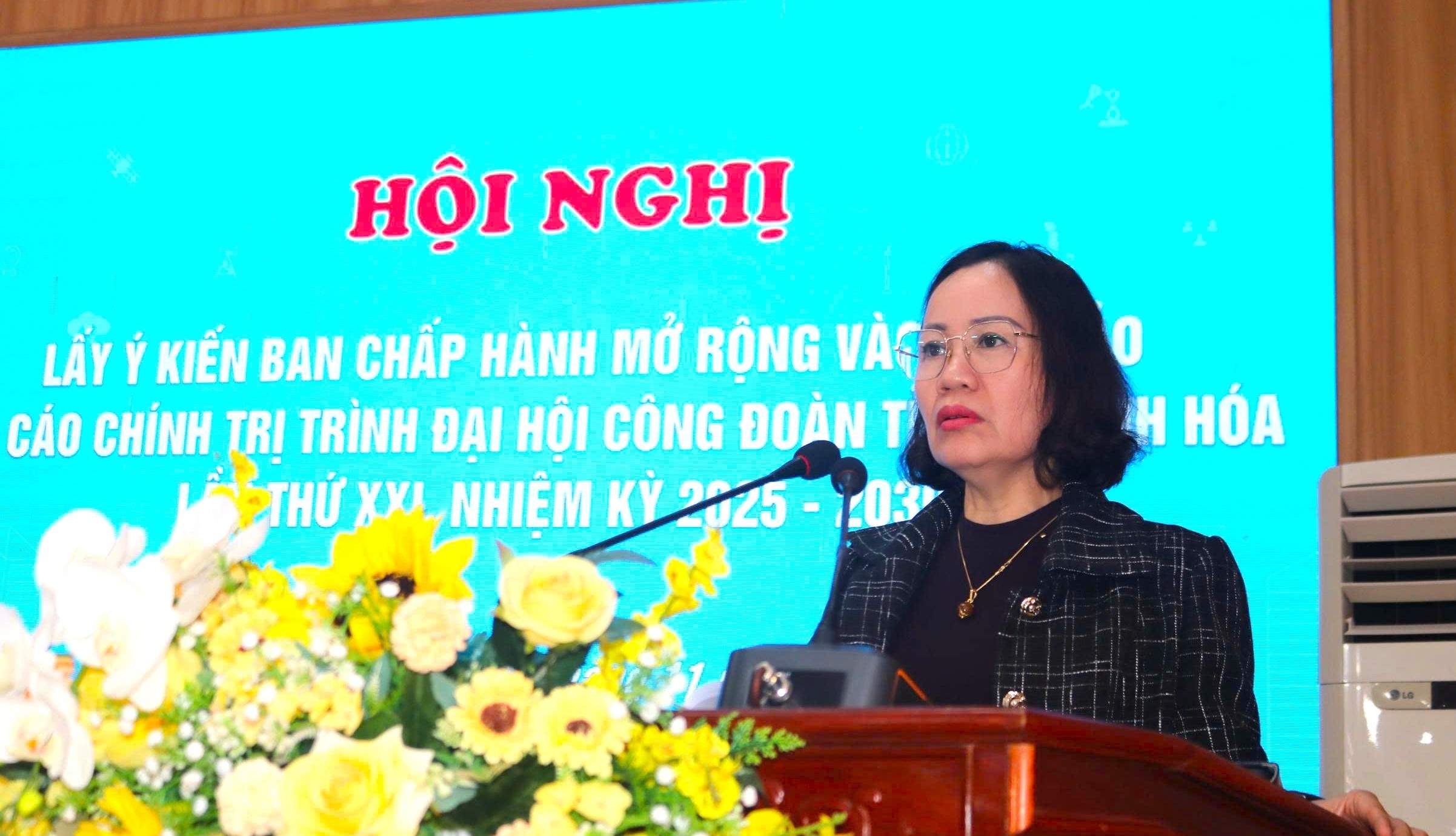 Tích cực đóng góp ý kiến vào Dự thảo báo cáo chính trị Đại hội Công đoàn tỉnh Thanh Hóa lần thứ XXI