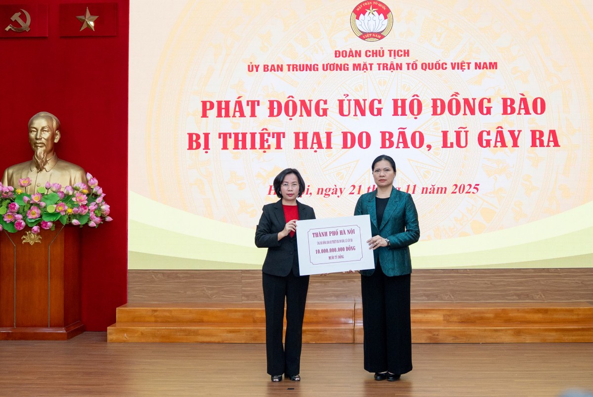 Thành phố Hà Nội ủng hộ 10 tỷ đồng giúp đồng bào các tỉnh khắc phục hậu quả bão, lũ