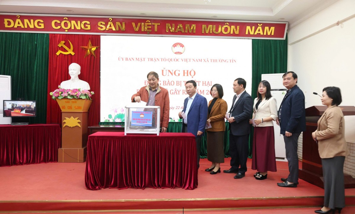 Hà Nội chung tay ủng hộ đồng bào miền Trung - Tây Nguyên vượt qua mưa lũ