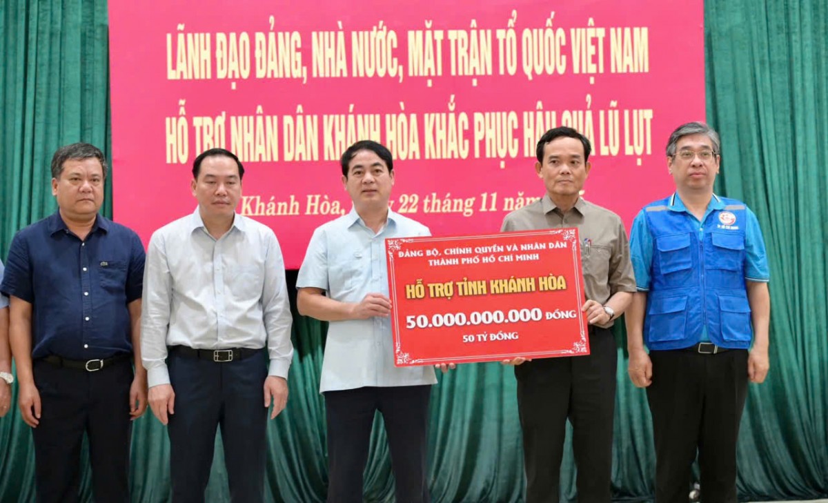 Tp.hcm: Hướng Về Đồng Bào Miền Trung Bị Lũ Lụt