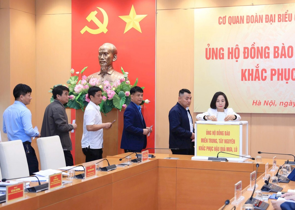 Cơ quan Đoàn đại biểu Quốc hội và HĐND thành phố Hà Nội ủng hộ đồng bị thiệt hại do mưa lũ Cơ quan Đoàn đại biểu Quốc hội và HĐND thành phố Hà Nội ủng hộ đồng bị thiệt hại do mưa lũ
