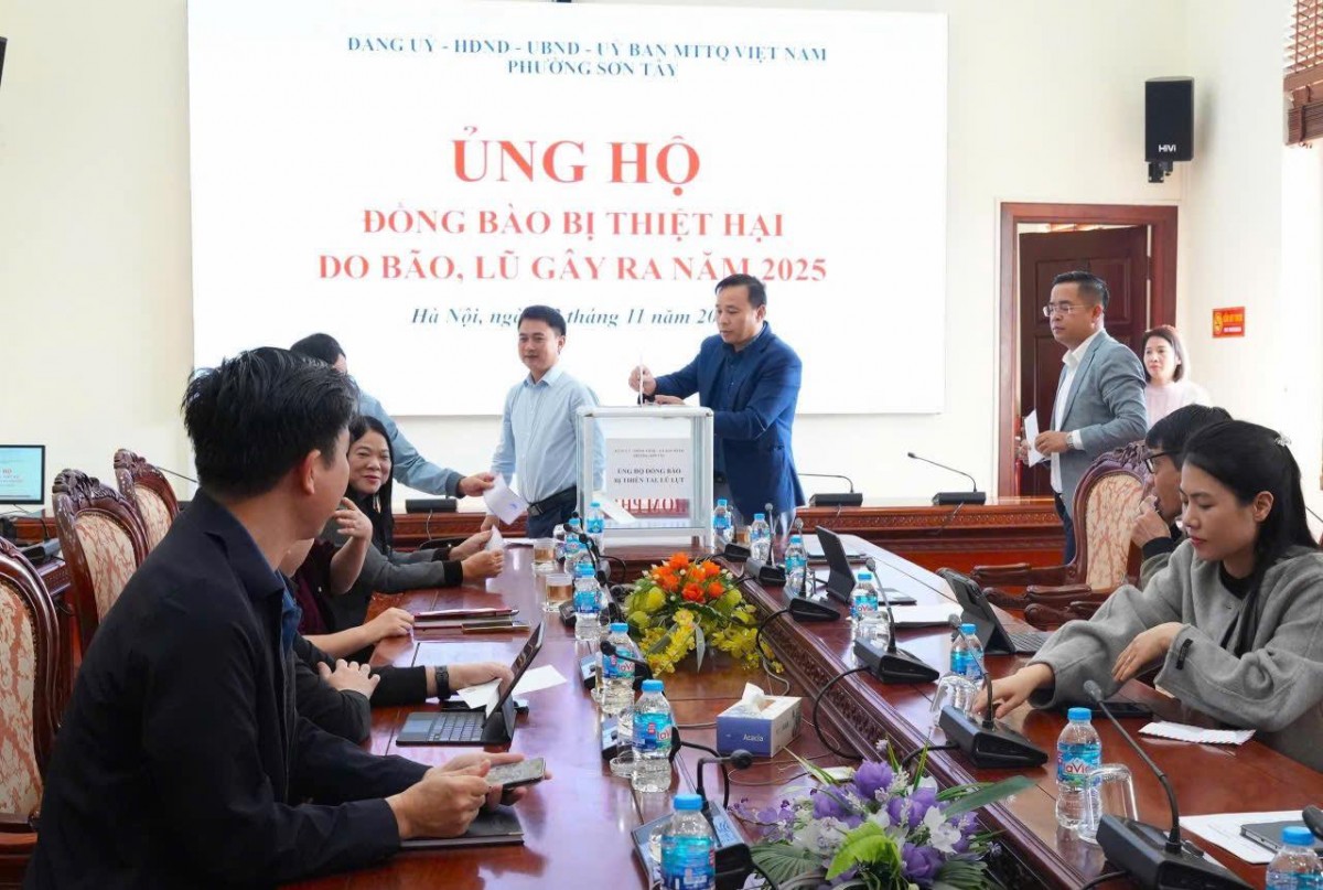 Sơn Tây phát động quyên góp ủng hộ đồng bào khắc phục hậu quả mưa lũ Sơn Tây phát động quyên góp ủng hộ đồng bào khắc phục hậu quả mưa lũ