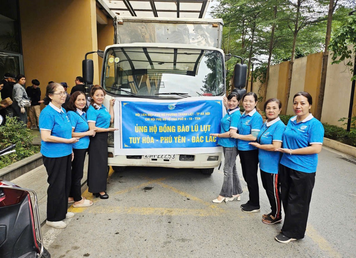 Phụ nữ Thanh Liệt chung tay chia sẻ khó khăn với người dân bị thiệt hại do mưa lũ