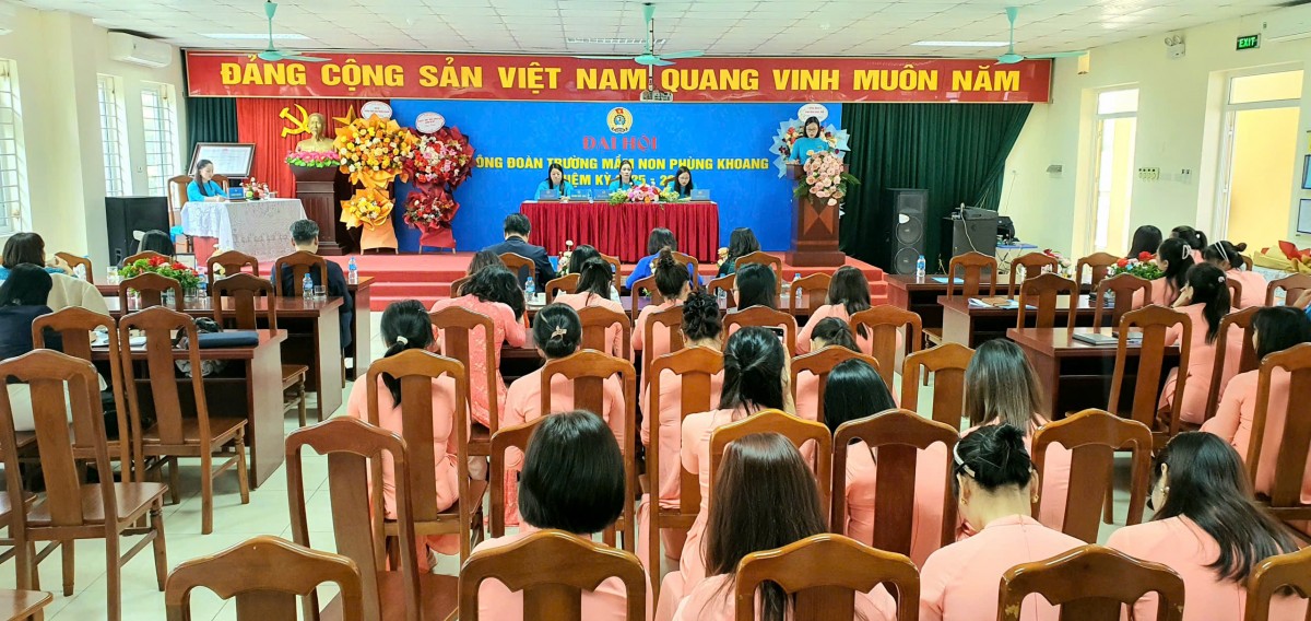 Công đoàn Trường Mầm non Phùng Khoang: Quyết tâm nâng cao chất lượng hoạt động trong nhiệm kỳ mới Công đoàn Trường Mầm non Phùng Khoang: Quyết tâm nâng cao chất lượng hoạt động trong nhiệm kỳ mới