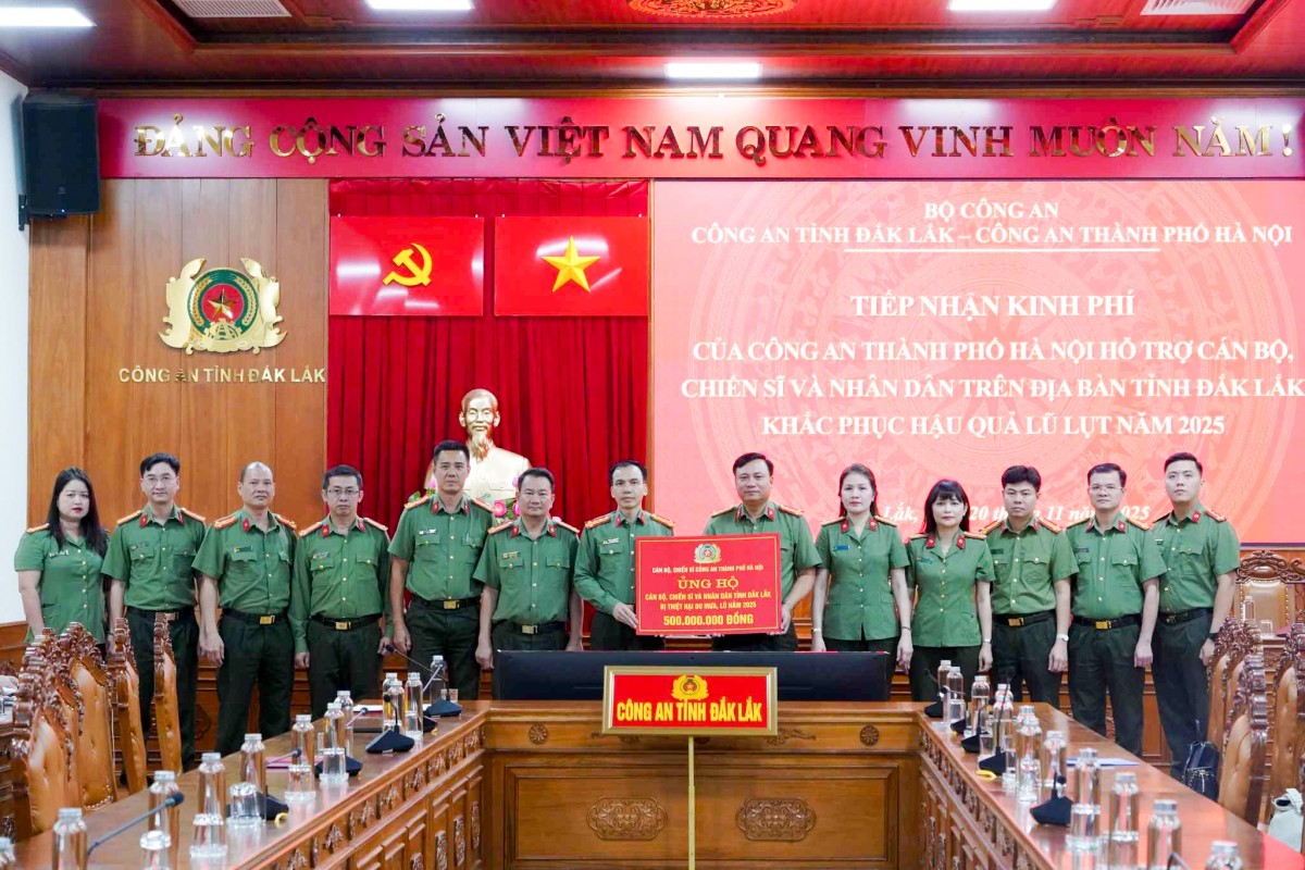 Công an Hà Nội nhanh chóng hỗ trợ 500 triệu đồng khắc phục hậu quả mưa lũ tại Đắk Lắk Công an thành phố Hà Nội hỗ trợ 500 triệu đồng khắc phục hậu quả mưa lũ tại Đắk Lắk