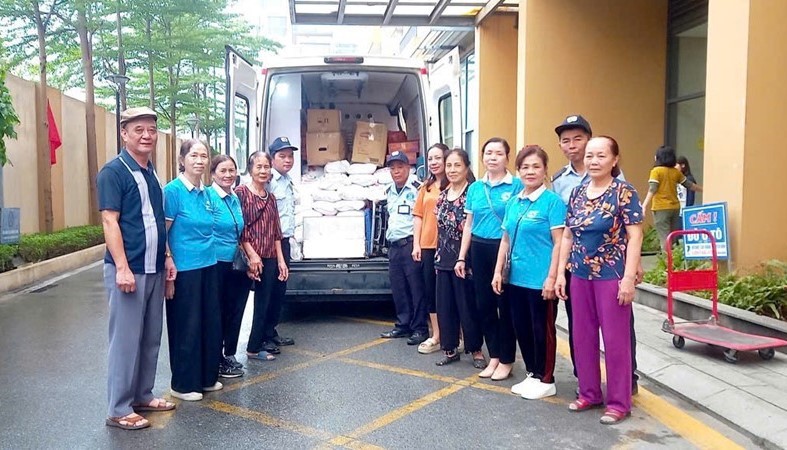 Nghĩa tình người dân Thủ đô hướng về miền Trung ruột thịt Nghĩa tình người dân Thủ đô hướng về miền Trung ruột thịt