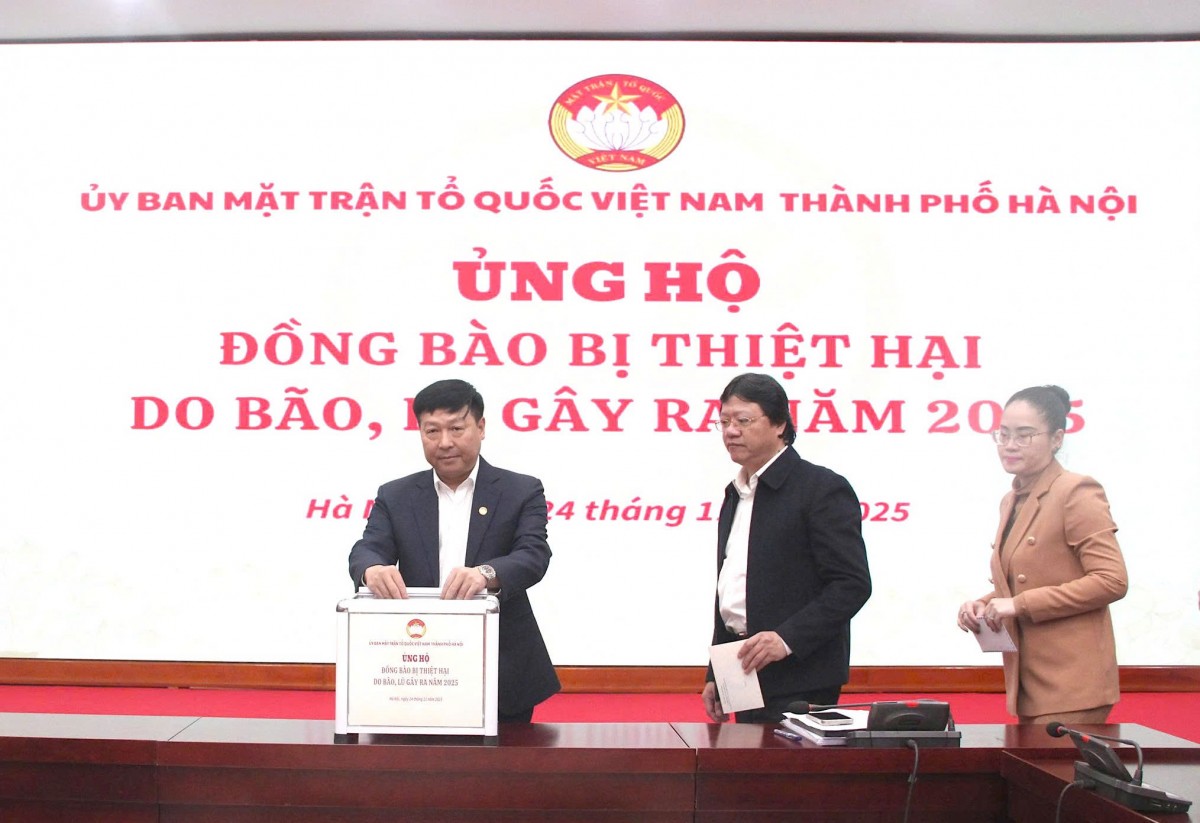 Cơ quan Ủy ban MTTQ Việt Nam thành phố Hà Nội ủng hộ đồng bào bị thiệt hại do bão, lũ Cơ quan Ủy ban MTTQ Việt Nam thành phố Hà Nội ủng hộ đồng bào bị thiệt hại do bão, lũ