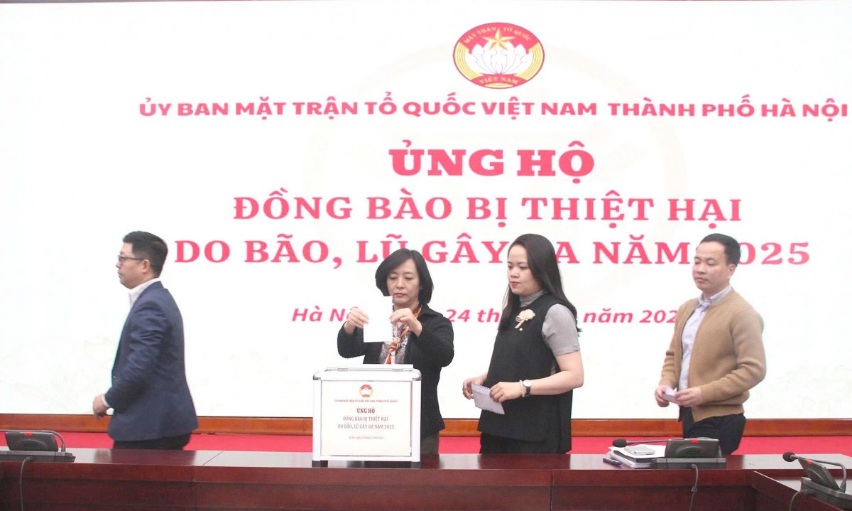 Cơ quan Ủy ban MTTQ Việt Nam thành phố Hà Nội ủng hộ đồng bào bị thiệt hại do bão, lũ Cơ quan Ủy ban MTTQ Việt Nam thành phố Hà Nội ủng hộ đồng bào bị thiệt hại do bão, lũ