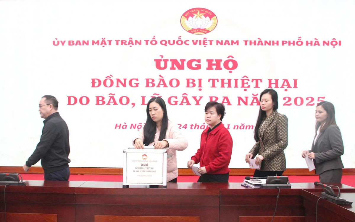 Cơ quan Ủy ban MTTQ Việt Nam thành phố Hà Nội ủng hộ đồng bào bị thiệt hại do bão, lũ Cơ quan Ủy ban MTTQ Việt Nam thành phố Hà Nội ủng hộ đồng bào bị thiệt hại do bão, lũ