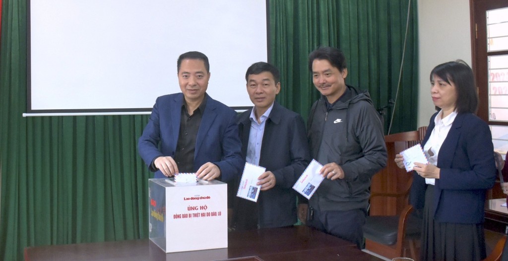 Báo Lao động Thủ đô ủng hộ đồng bào bị thiệt hại bởi bão, lũ