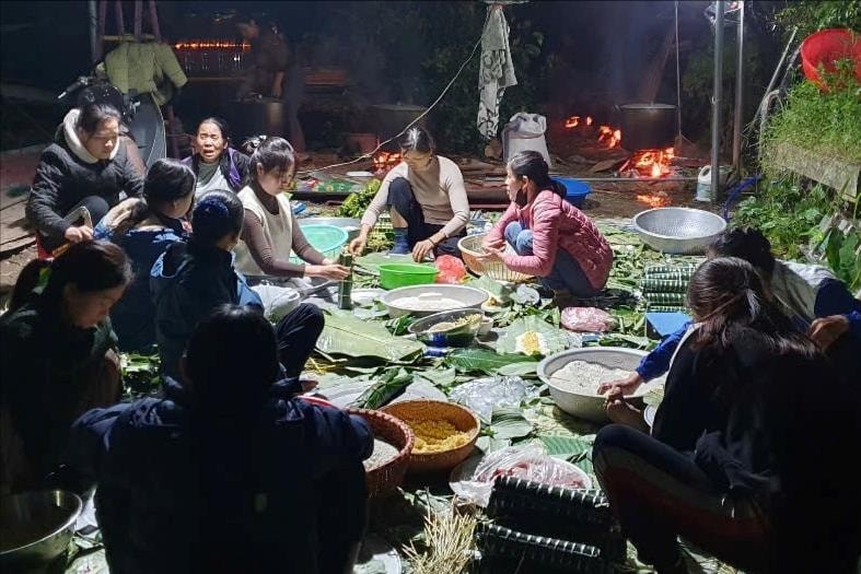 Phụ nữ Thủ đô “tiếp sức” cho đồng bào vượt qua mưa, lũ Phụ nữ Thủ đô “tiếp sức” cho đồng bào vượt qua mưa, lũ