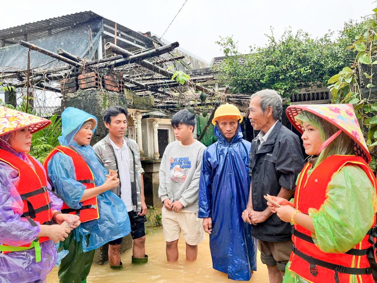 Ứng Hòa: Hàng trăm triệu đồng từ tâm thiện nguyện hướng về đồng bào vùng lũ Xã Ứng Hoà: Vận động khẩn cấp ủng hộ đồng bào 5 tỉnh miền Trung, Tây Nguyên bị lũ lụt