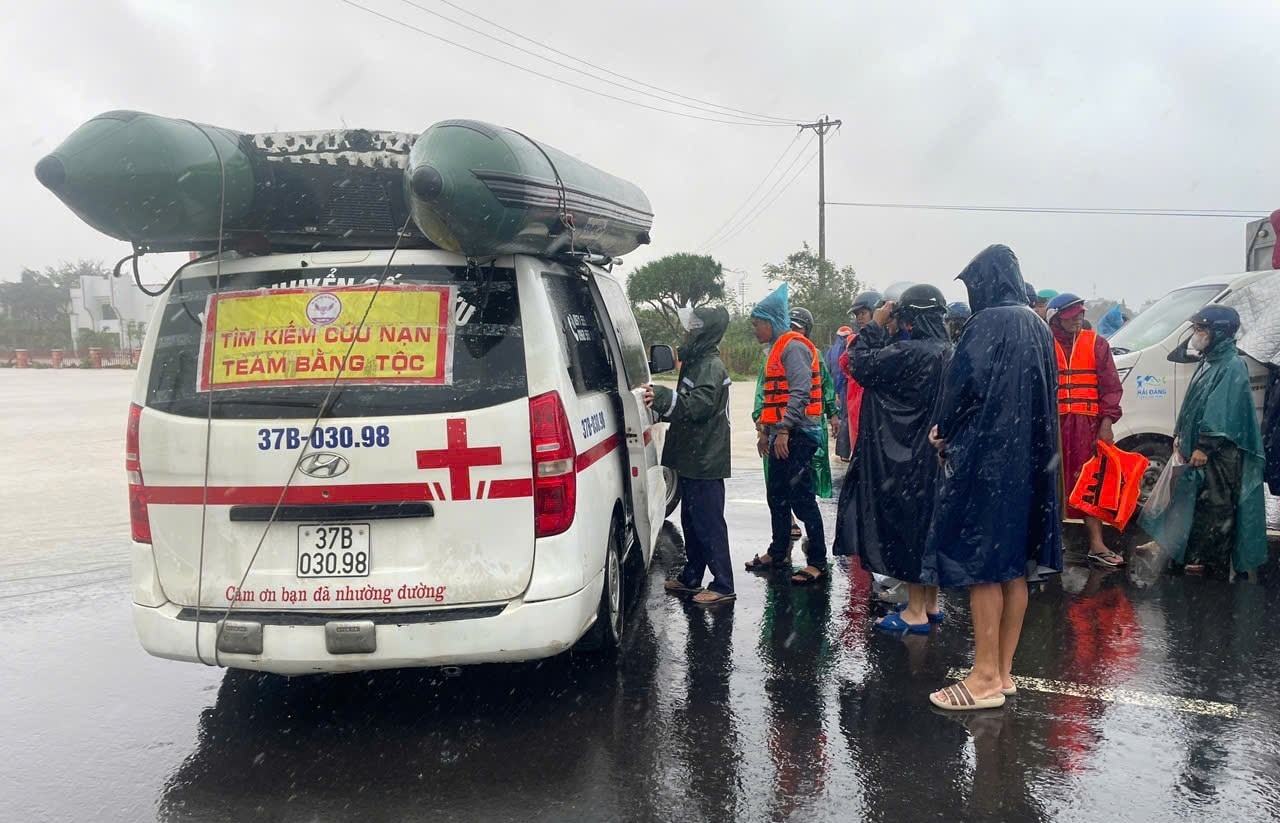 Người dân Nghệ An hướng về vùng lũ Người dân Nghệ An hướng về vùng lũ