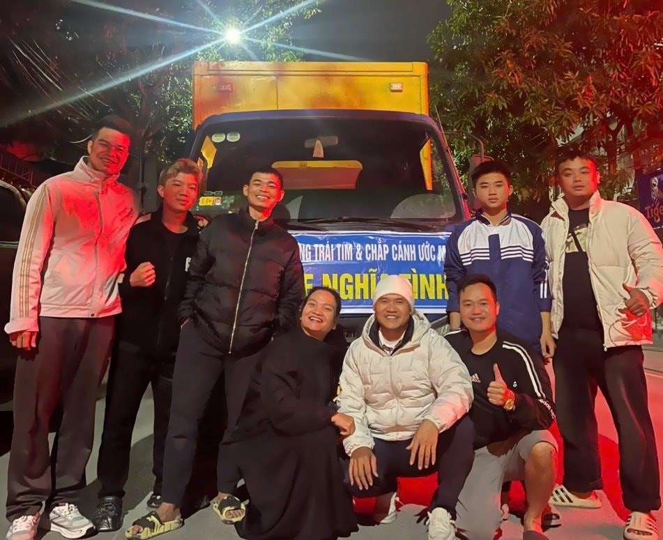 Người dân Nghệ An hướng về vùng lũ Người dân Nghệ An hướng về vùng lũ