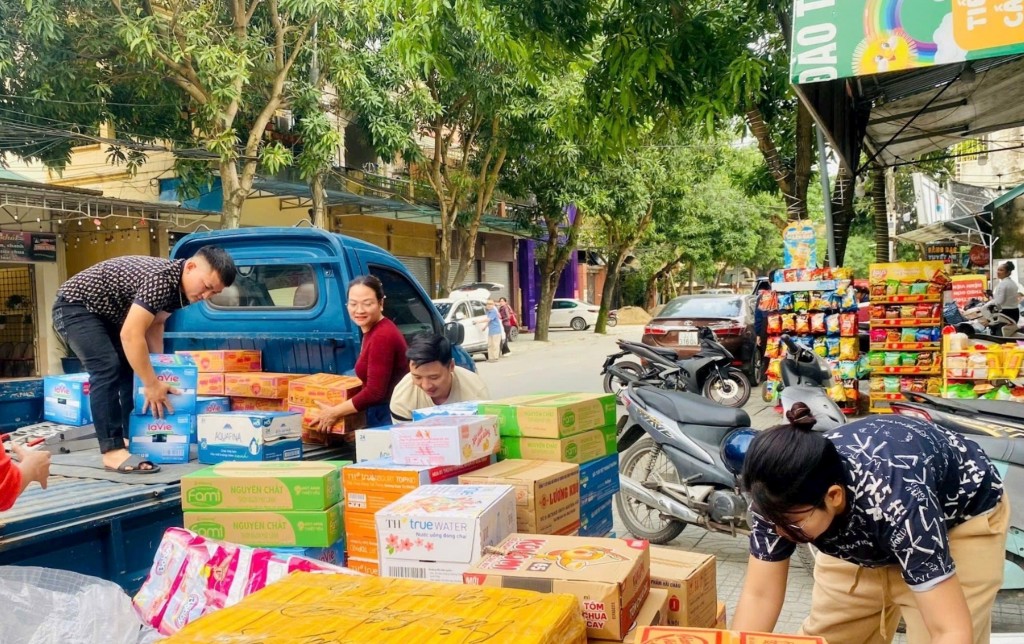 Người dân Nghệ An hướng về vùng lũ