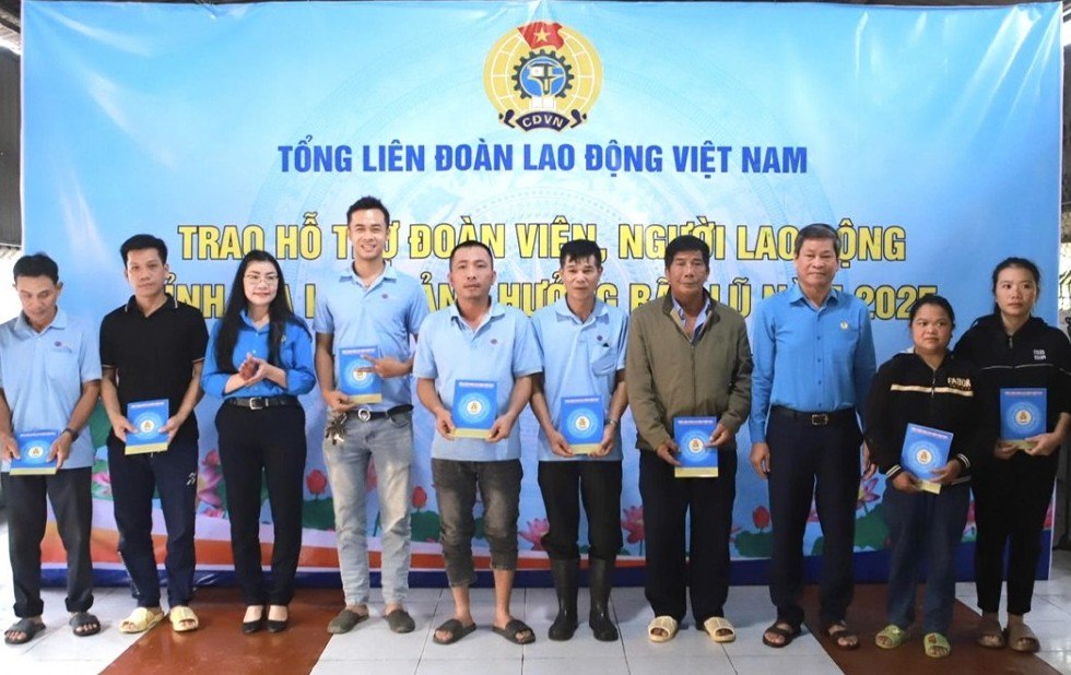 Công đoàn hỗ trợ khẩn cấp hơn 1,5 tỷ đồng giúp người lao động Gia Lai gượng dậy sau bão, lũ