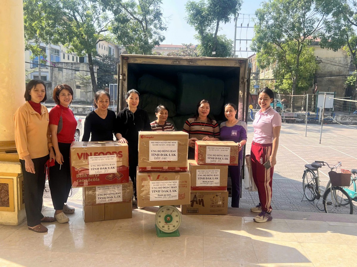 Tích cực vận động nhân dân ủng hộ đồng bào bị ảnh hưởng bởi bão lũ Tích cực vận động nhân dân ủng hộ đồng bào bị ảnh hưởng bởi bão lũ