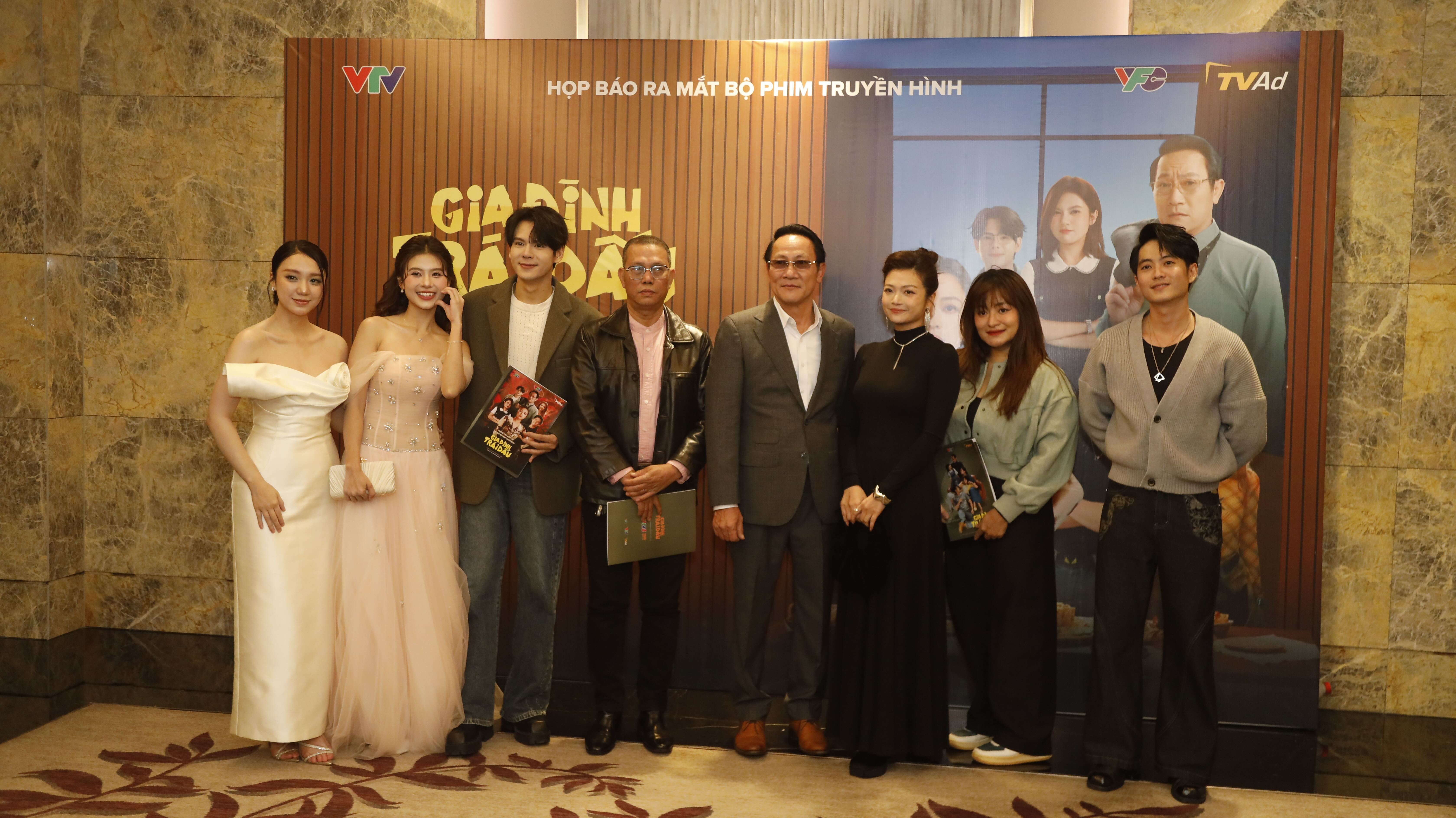 NSƯT Hoàng Hải và NSƯT Kiều Anh đóng cặp trong “Gia đình trái dấu” NSƯT Hoàng Hải và NSƯT Kiều Anh đóng cặp trong “Gia đình trái dấu”