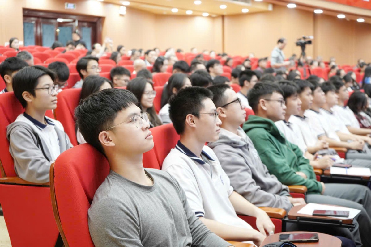 “Cổng trường học an toàn” - Trách nhiệm của nhà trường, phụ huynh và chính quyền địa phương “Cổng trường học an toàn” - Trách nhiệm của nhà trường, phụ huynh và chính quyền địa phương