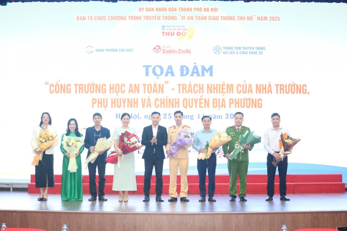 “Cổng trường học an toàn” - Trách nhiệm của nhà trường, phụ huynh và chính quyền địa phương “Cổng trường học an toàn” - Trách nhiệm của nhà trường, phụ huynh và chính quyền địa phương