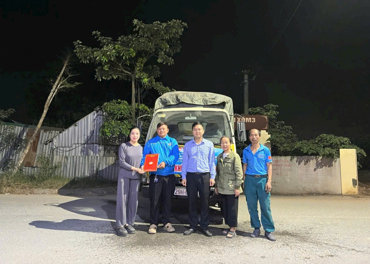 Xã Chương Dương khẩn trương vận động nhu yếu phẩm hỗ trợ bà con miền Trung Xã Chương Dương khẩn trương vận động nhu yếu phẩm hỗ trợ bà con miền Trung