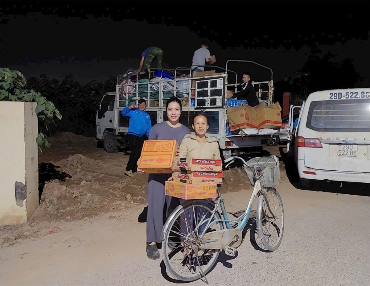 Xã Chương Dương khẩn trương vận động nhu yếu phẩm hỗ trợ bà con miền Trung Xã Chương Dương khẩn trương vận động nhu yếu phẩm hỗ trợ bà con miền Trung