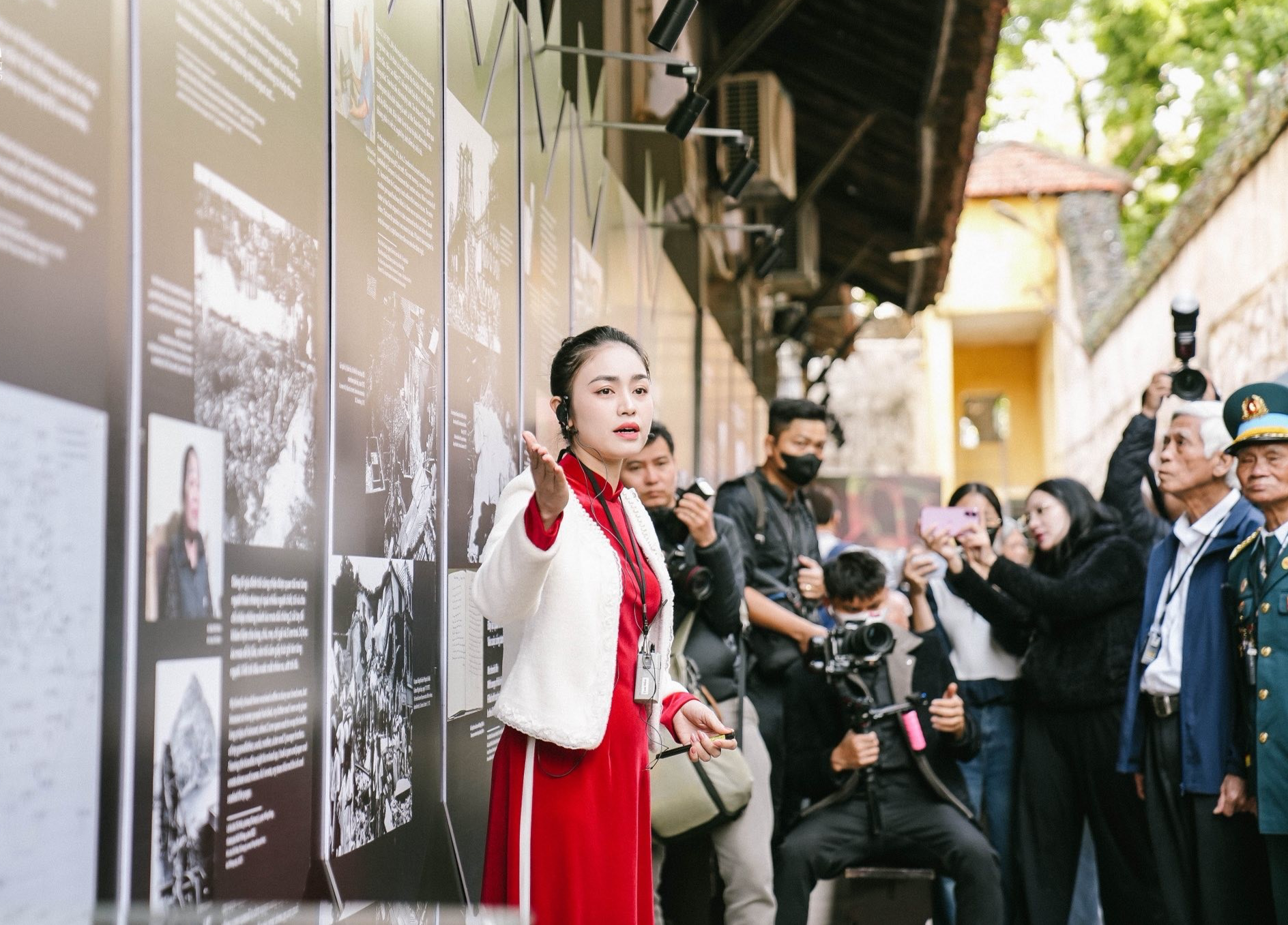 Xúc động trưng bày “Khát vọng hòa bình” kỷ niệm chiến thắng “Điện Biên Phủ trên không” Xúc động trưng bày “Khát vọng hòa bình” kỷ niệm chiến thắng “Điện Biên Phủ trên không”