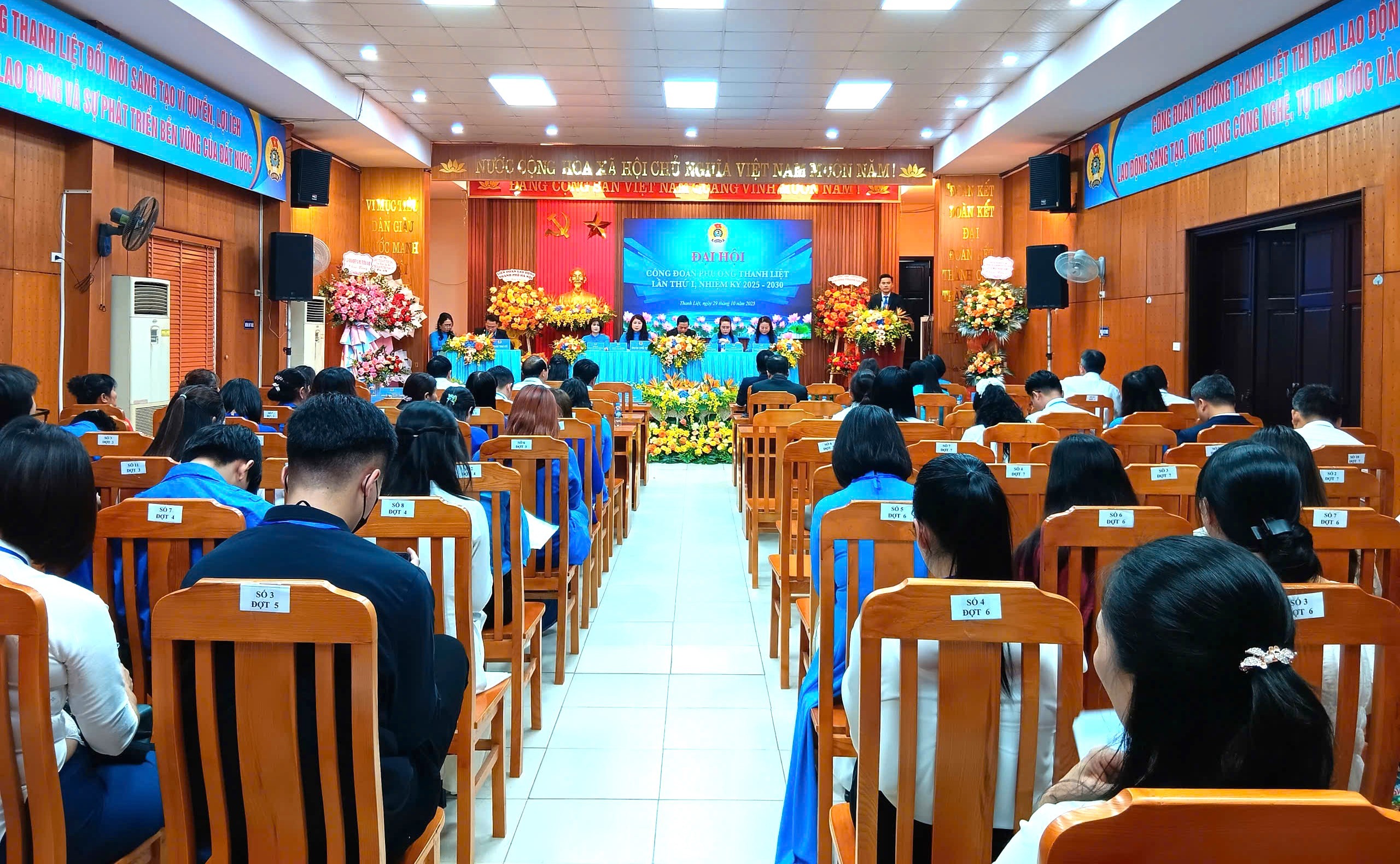 Thu hút, tập hợp đông đảo người lao động gia nhập Công đoàn Thu hút, tập hợp đông đảo người lao động gia nhập Công đoàn