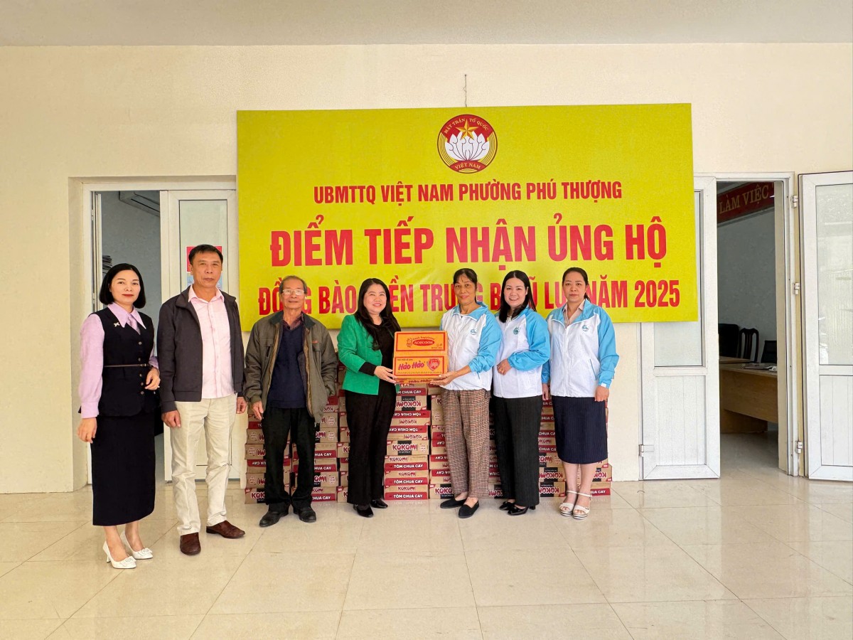 Phú Thượng ủng hộ đồng bào miền Trung, Tây Nguyên bị thiệt hại do mưa, lũ hơn 887 triệu đồng Phú Thượng ủng hộ đồng bào miền Trung, Tây Nguyên bị thiệt hại do mưa, lũ hơn 887 triệu đồng