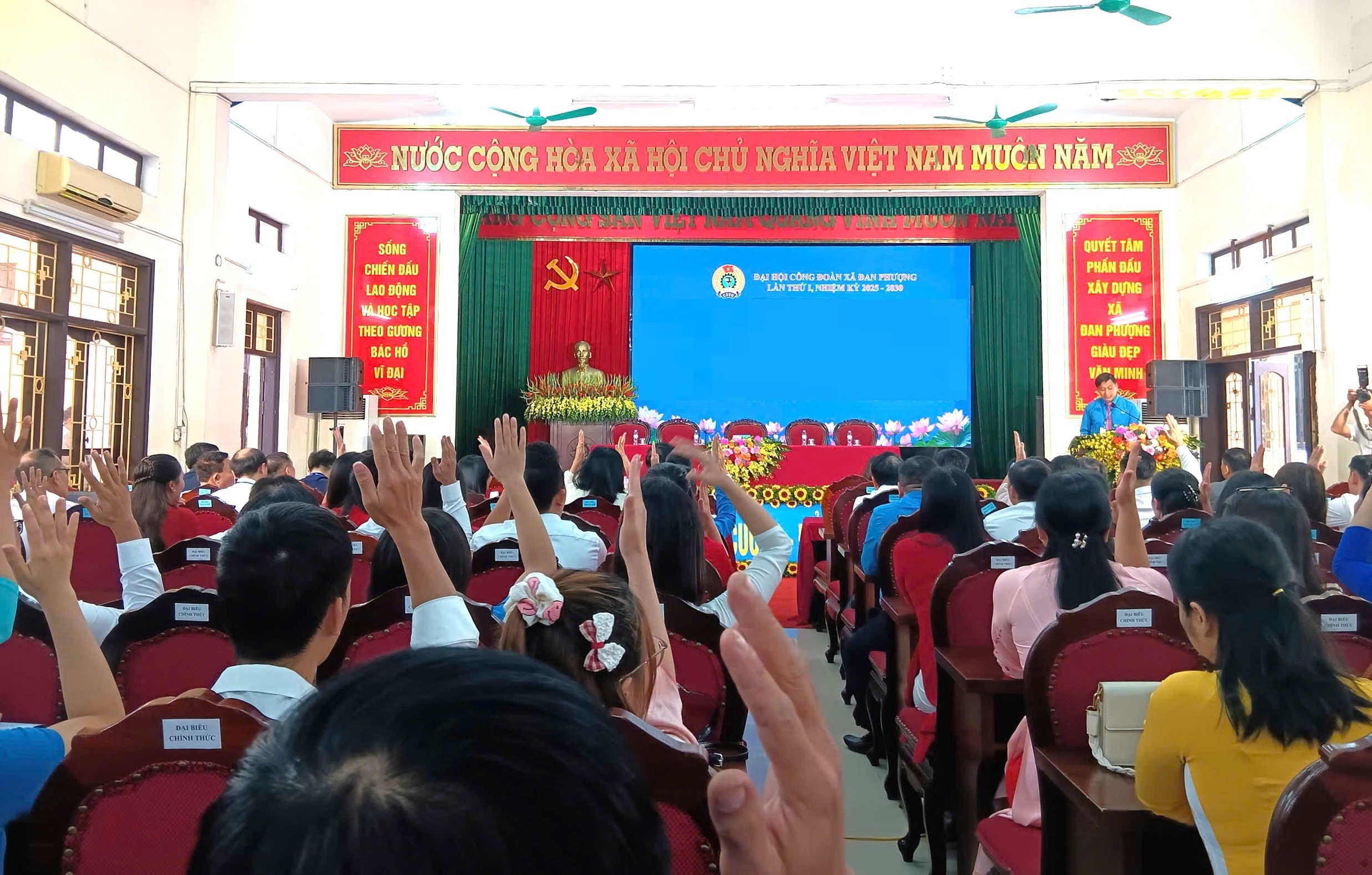 Công đoàn xã Đan Phượng xác định 3 khâu đột phá, đồng hành sát hơn với người lao động Công đoàn xã Đan Phượng xác định 3 khâu đột phá, đồng hành sát hơn với người lao động