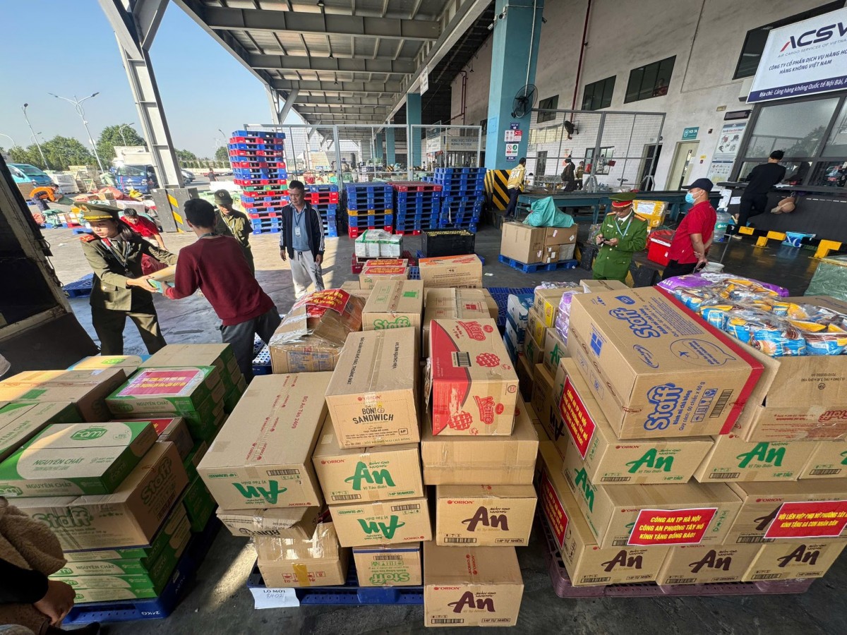 Tây Hồ: Trao hơn 1,1 tỷ đồng ủng hộ đồng bào vùng bị thiệt hại do mưa, lũ