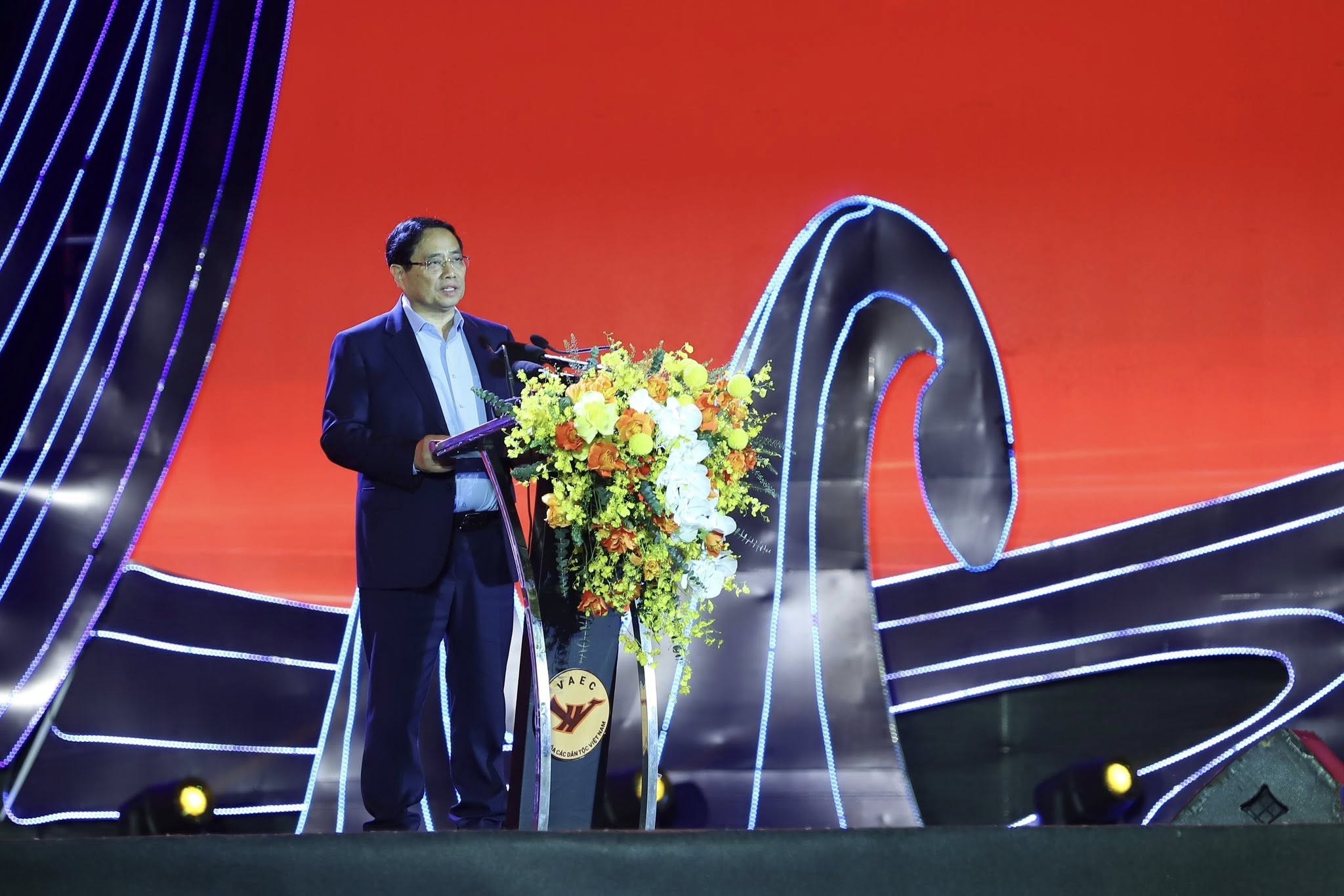 Đoàn kết một lòng - Hướng về miền Trung Đoàn kết một lòng - Hướng về miền Trung