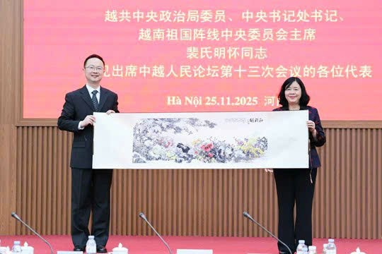 Đồng chí Bùi Thị Minh Hoài tiếp Đoàn đại biểu tham dự Diễn đàn nhân dân Việt - Trung lần thứ 13 Đồng chí Bùi Thị Minh Hoài tiếp Đoàn đại biểu tham dự Diễn đàn nhân dân Việt - Trung lần thứ 13