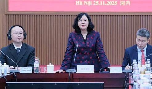 Đồng chí Bùi Thị Minh Hoài tiếp Đoàn đại biểu tham dự Diễn đàn nhân dân Việt - Trung lần thứ 13