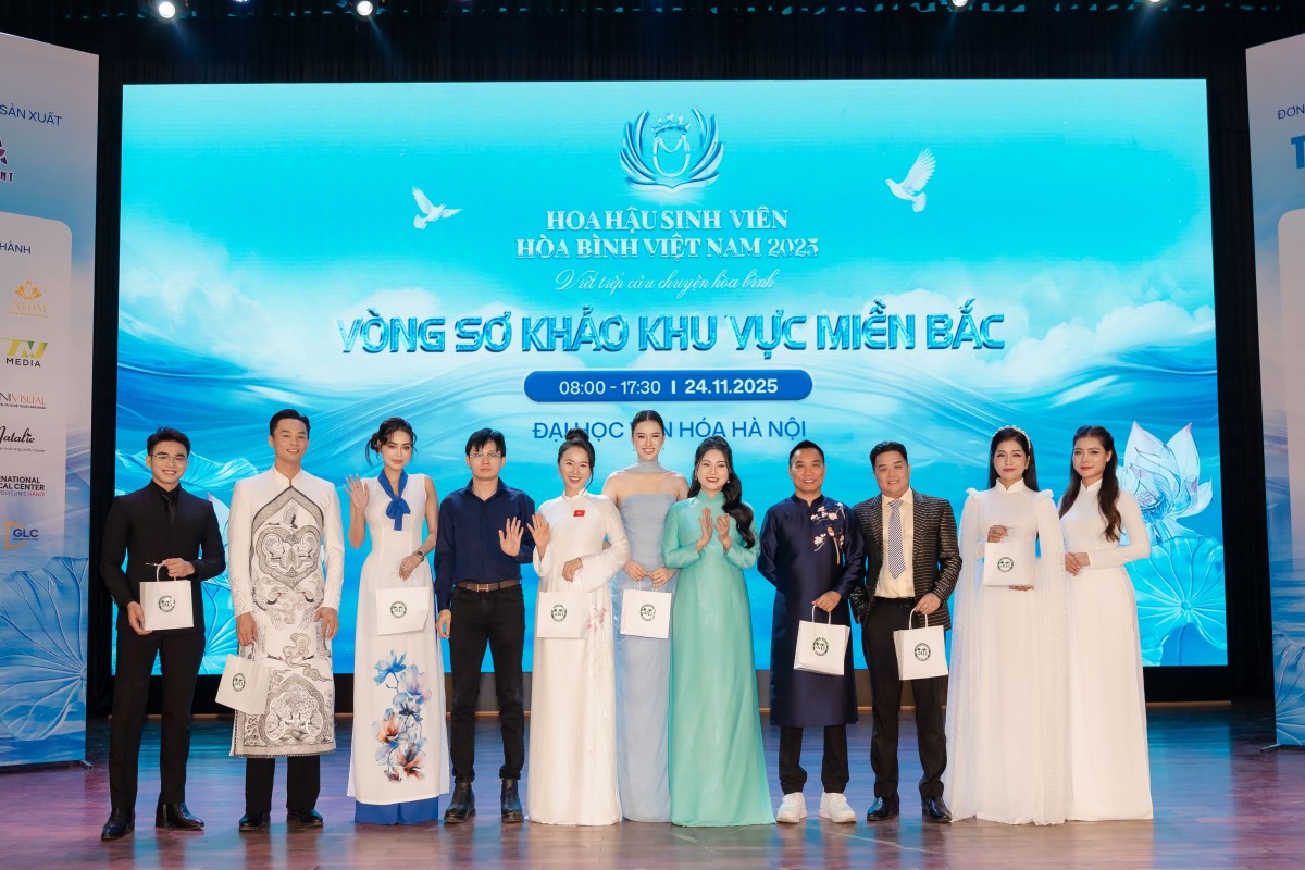 Hoa hậu Sinh viên Hoà bình Việt Nam hướng về miền Trung ruột thịt Hoa hậu Sinh viên Hoà bình Việt Nam hướng về miền Trung ruột thịt