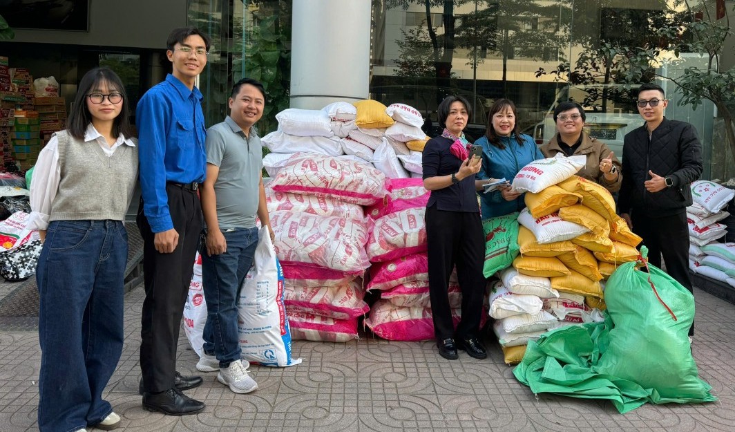 Ngày mai (26/11) 50 tấn hàng của người dân Thủ đô sẽ đến với đồng bào Gia Lai bị thiệt hại do mưa lũ