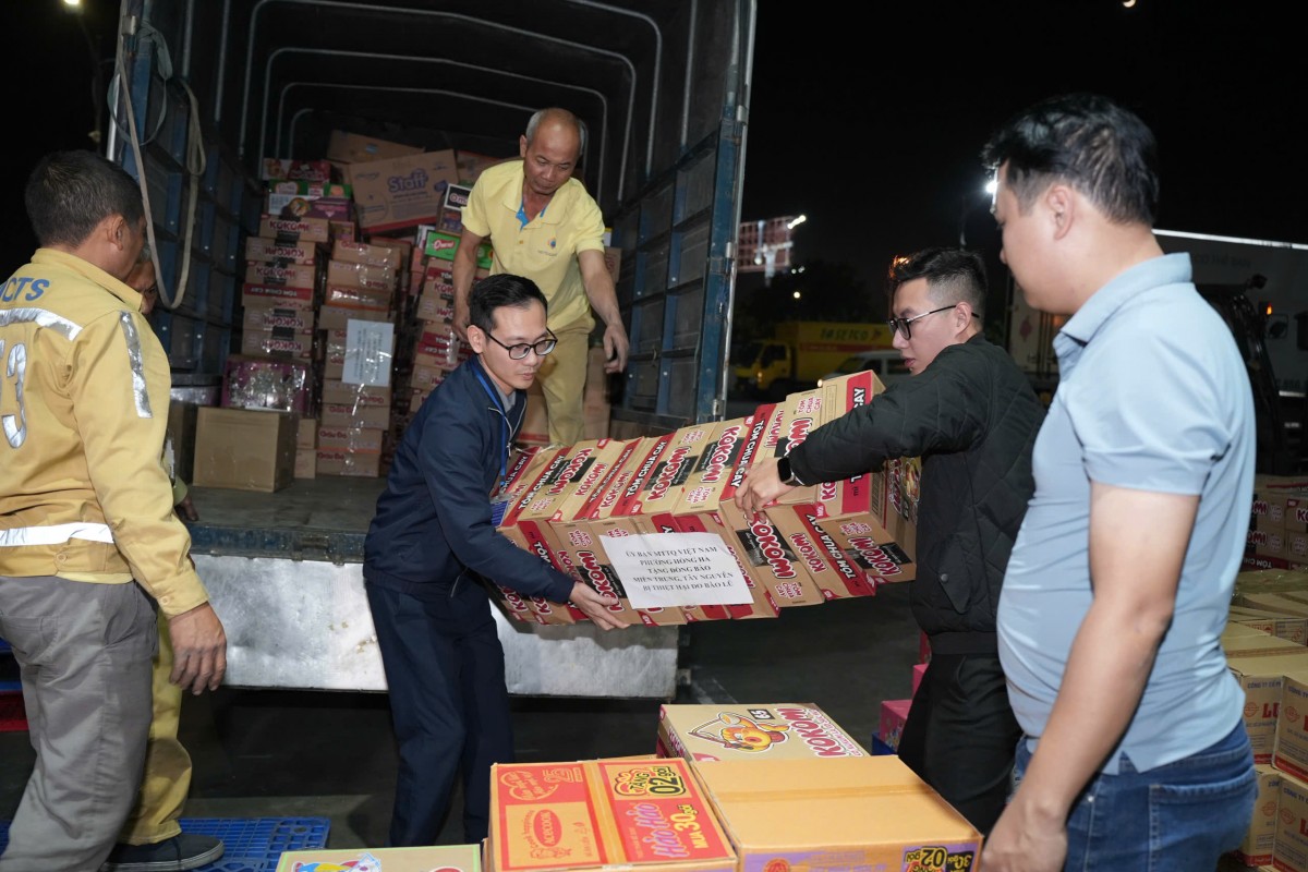 Ngày mai (26/11) 50 tấn hàng của người dân Thủ đô sẽ đến với đồng bào Gia Lai bị thiệt hại do mưa lũ Ngày mai (26/11) 50 tấn hàng của người dân Thủ đô sẽ đến với đồng bào Gia Lai bị thiệt hại do mưa lũ