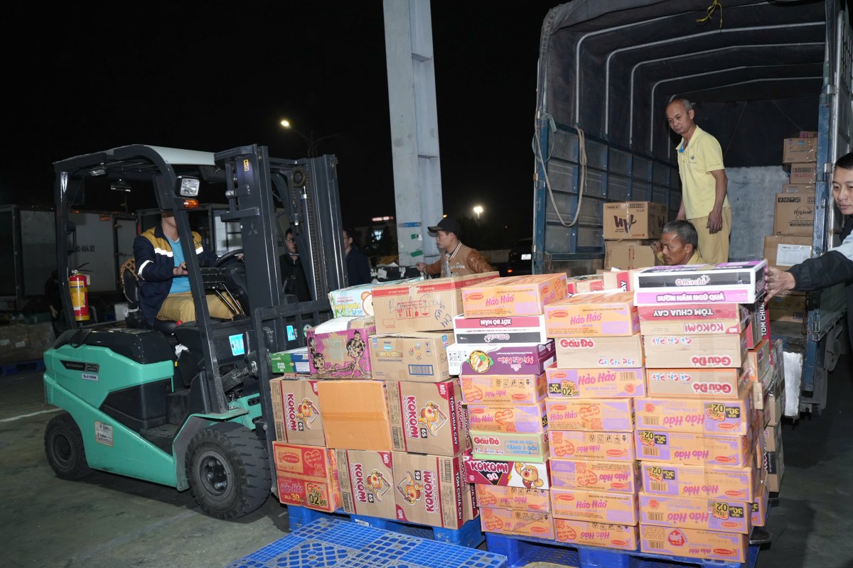 Ngày mai (26/11) 50 tấn hàng của người dân Thủ đô sẽ đến với đồng bào Gia Lai bị thiệt hại do mưa lũ Ngày mai (26/11) 50 tấn hàng của người dân Thủ đô sẽ đến với đồng bào Gia Lai bị thiệt hại do mưa lũ