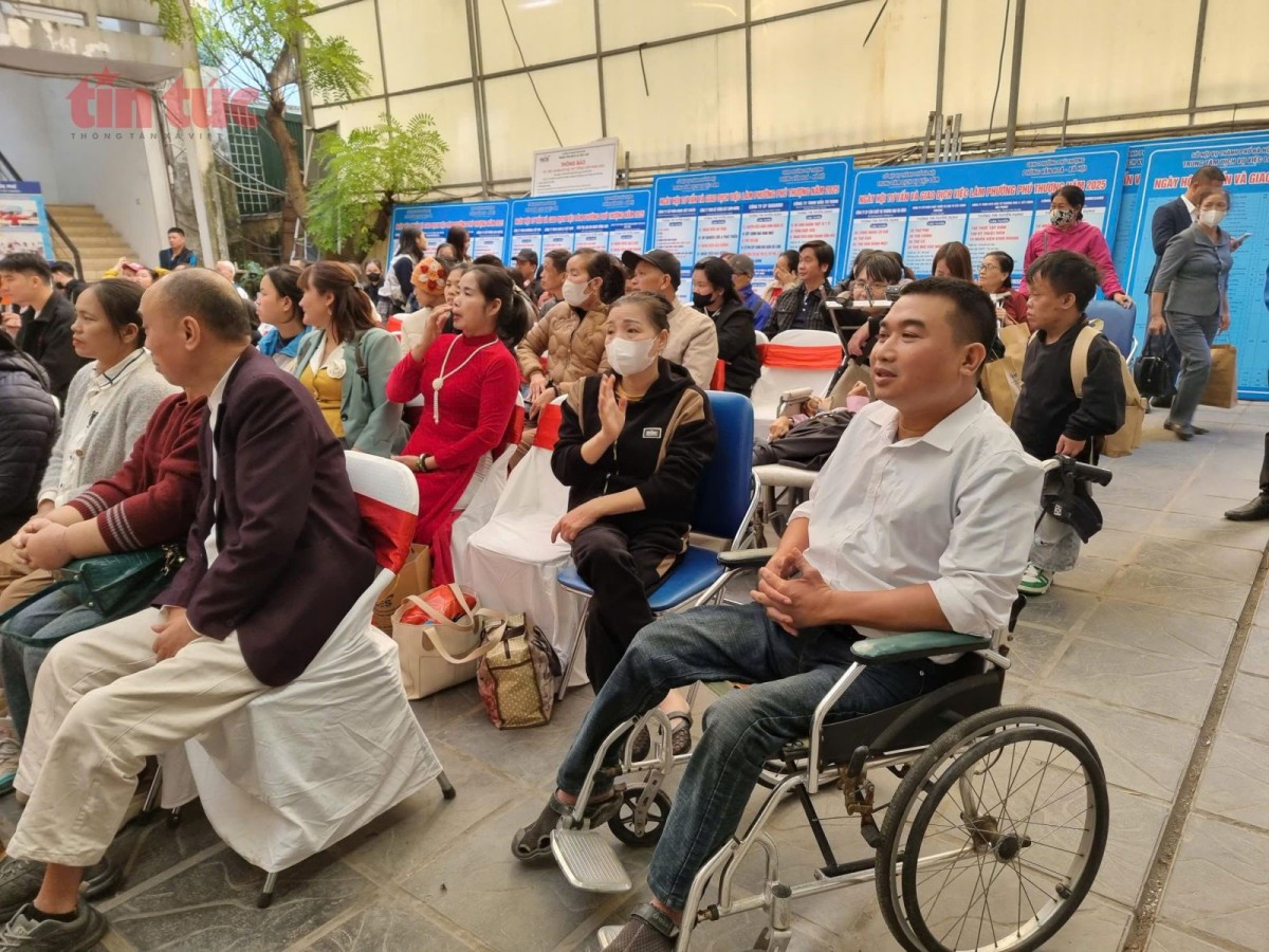Hà Nội: Trao cơ hội việc làm cho người khuyết tật