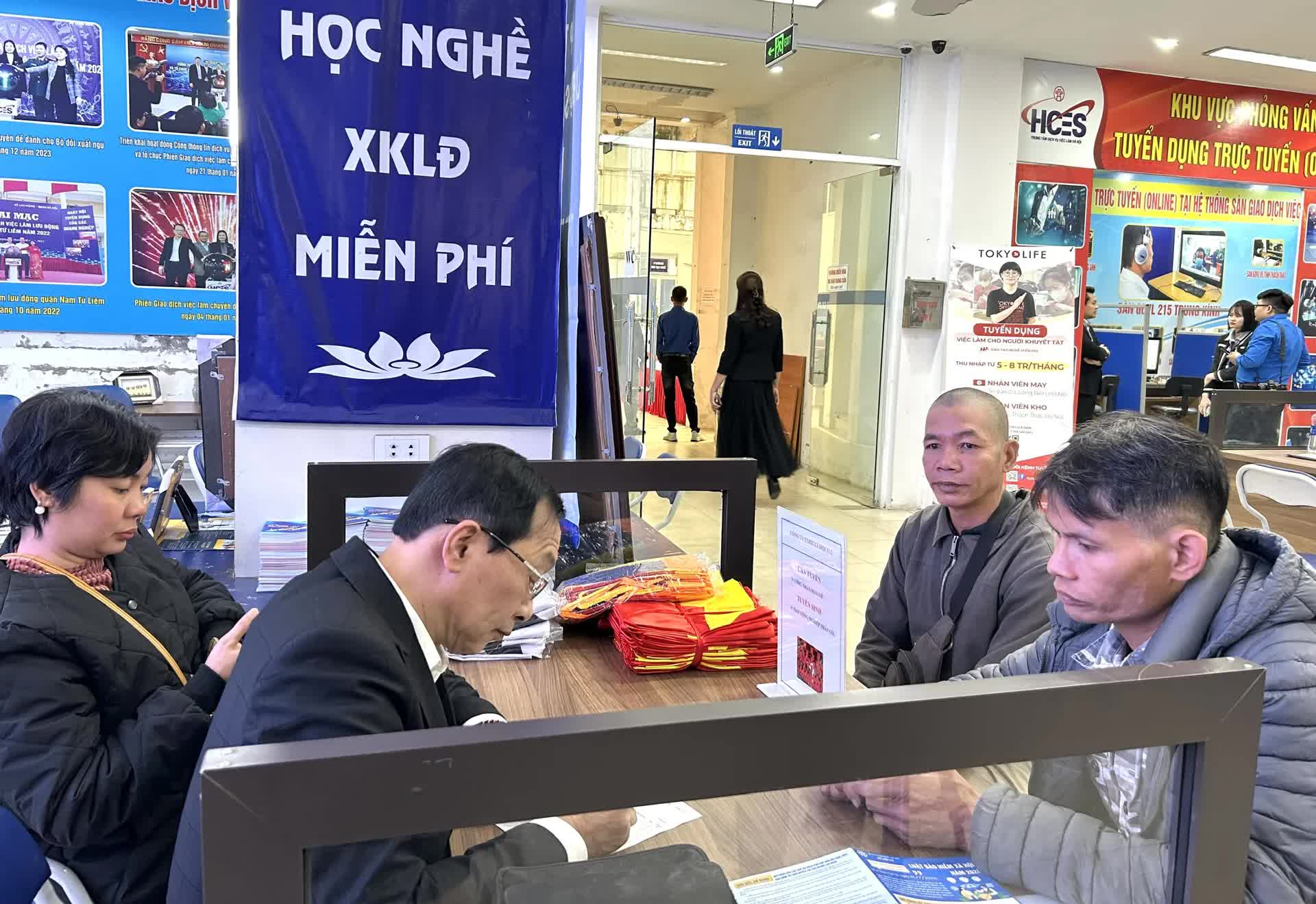 Hà Nội: Trao cơ hội việc làm cho người khuyết tật