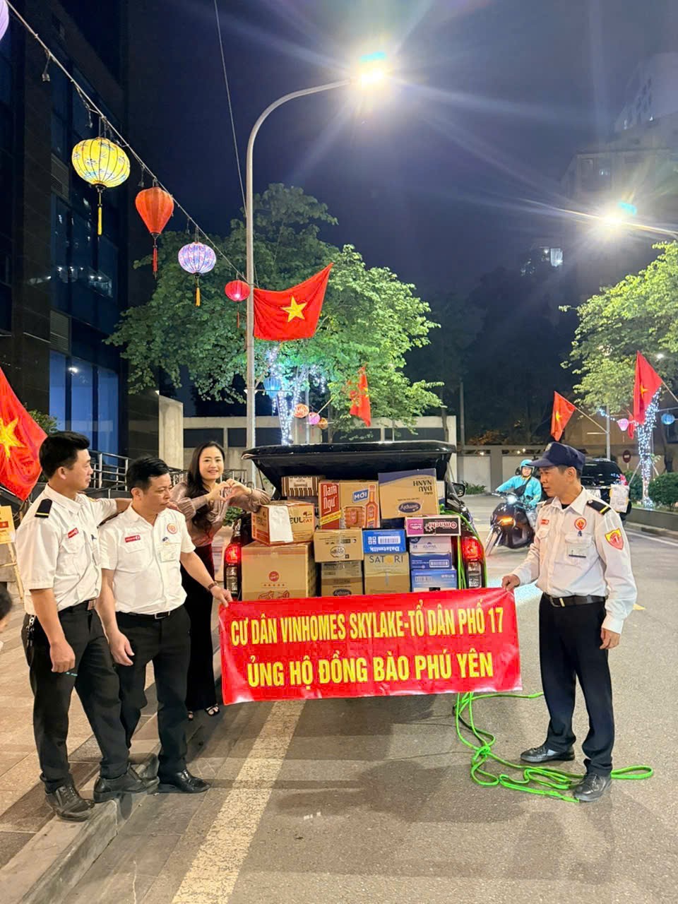 Nghĩa tình cư dân Cầu Giấy gửi tới đồng bào vùng lũ Nghĩa tình cư dân Cầu Giấy gửi tới đồng bào vùng lũ