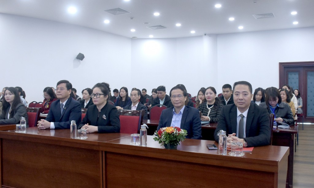 TRỰC TUYẾN HÌNH ẢNH: Đối thoại chính sách mới về pháp luật lao động, bảo hiểm xã hội và hoạt động Công đoàn TRỰC TUYẾN HÌNH ẢNH: Đối thoại chính sách mới về pháp luật lao động, bảo hiểm xã hội và hoạt động Công đoàn