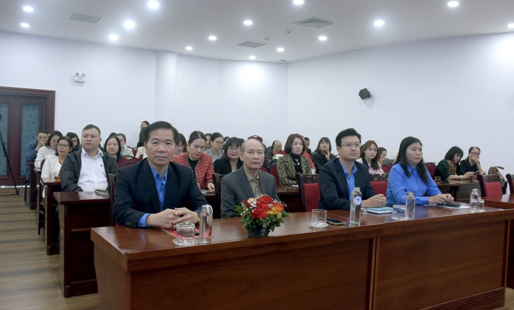 TRỰC TUYẾN HÌNH ẢNH: Đối thoại chính sách mới về pháp luật lao động, bảo hiểm xã hội và hoạt động Công đoàn TRỰC TUYẾN HÌNH ẢNH: Đối thoại chính sách mới về pháp luật lao động, bảo hiểm xã hội và hoạt động Công đoàn