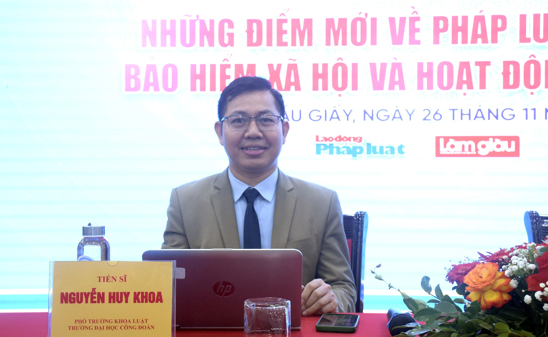 TRỰC TUYẾN HÌNH ẢNH: Đối thoại chính sách mới về pháp luật lao động, bảo hiểm xã hội và hoạt động Công đoàn TRỰC TUYẾN HÌNH ẢNH: Đối thoại chính sách mới về pháp luật lao động, bảo hiểm xã hội và hoạt động Công đoàn