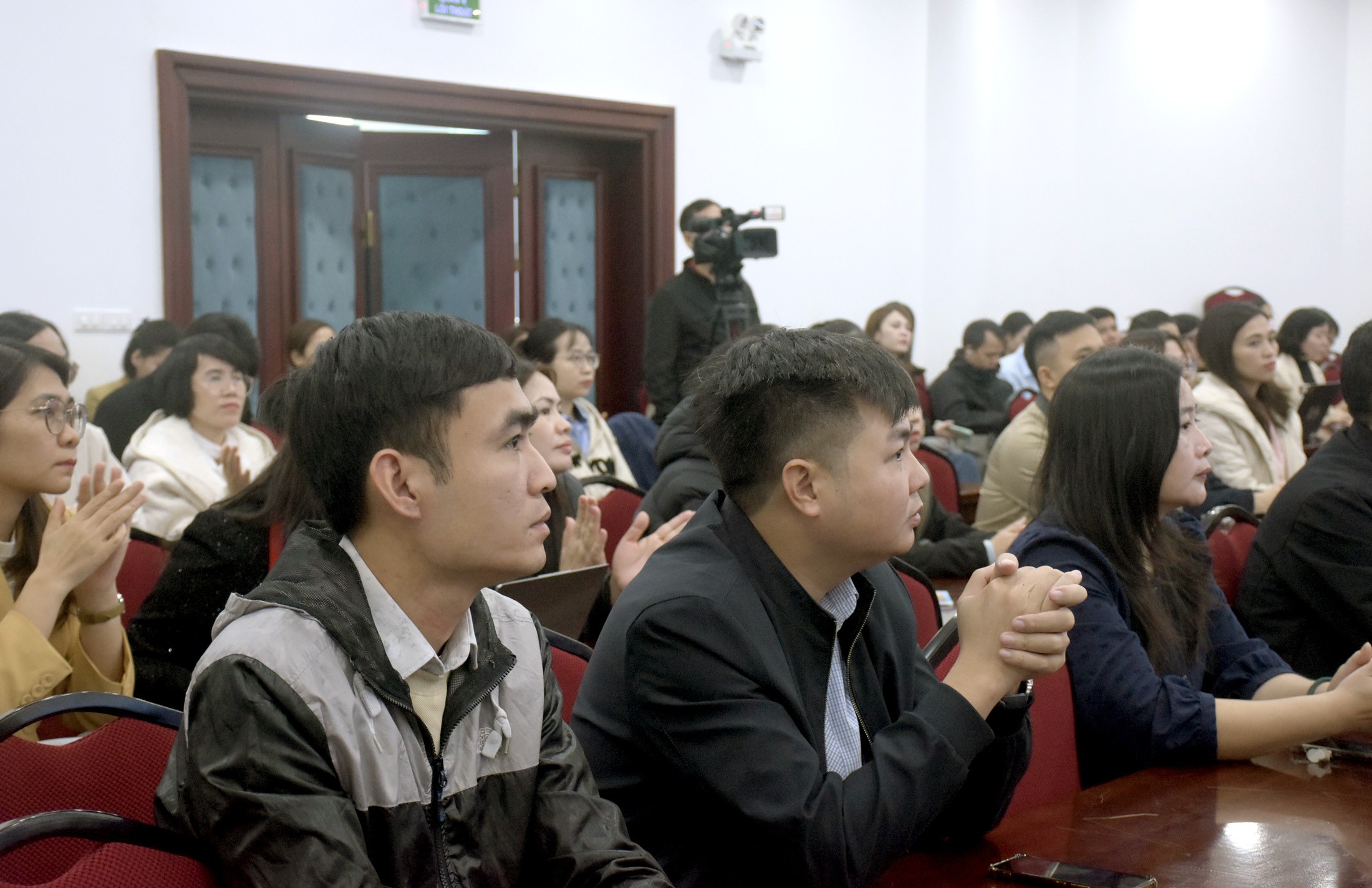 TRỰC TUYẾN HÌNH ẢNH: Đối thoại chính sách mới về pháp luật lao động, bảo hiểm xã hội và hoạt động Công đoàn TRỰC TUYẾN HÌNH ẢNH: Đối thoại chính sách mới về pháp luật lao động, bảo hiểm xã hội và hoạt động Công đoàn