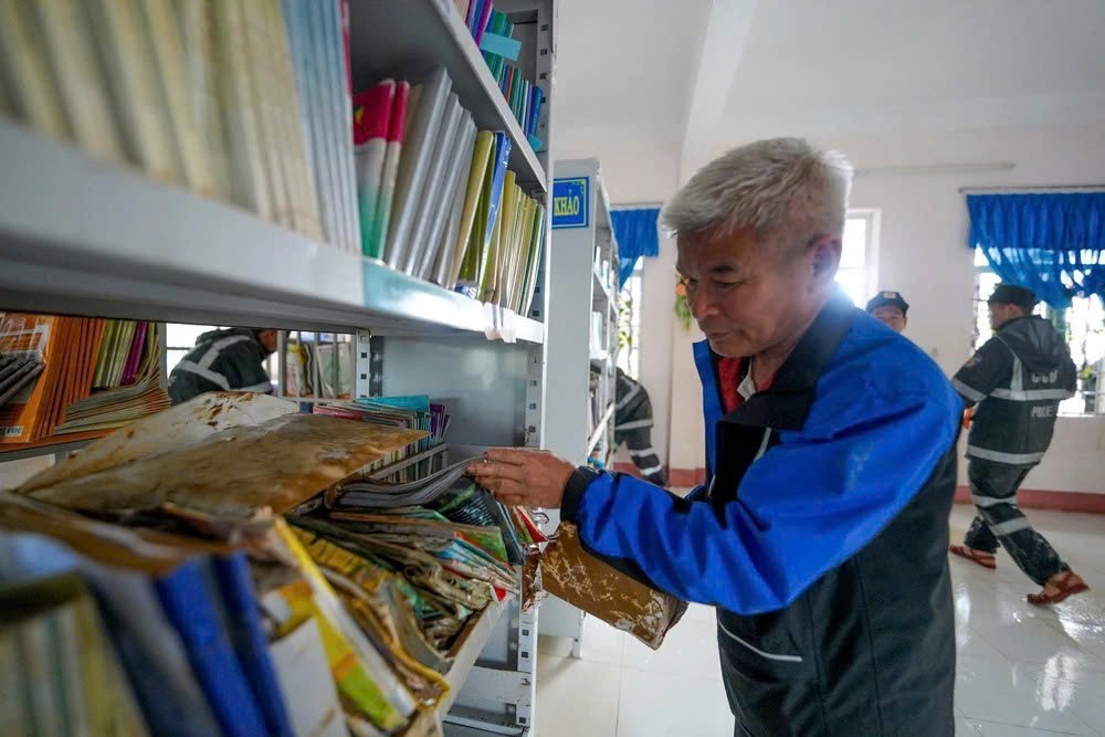 Báo Người Lao động phát động chương trình “Triệu tập vở cho học sinh vùng bị thiên tai” Báo Người Lao động phát động chương trình “Triệu tập vở cho học sinh vùng bị thiên tai”