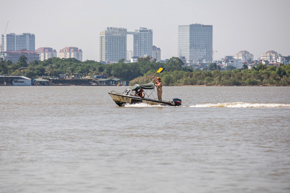 CSGT đường thủy Hà Nội tuần tra, kiểm soát thường xuyên: Kiên quyết xử lý 4 nhóm vi phạm trọng tâm CSGT đường thủy Hà Nội kiên quyết xử lý 4 nhóm vi phạm trọng tâm